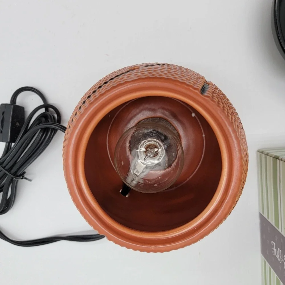 Scentsy Full Court Basketball Full Size Wax Warmer Model DSW-FCRT With Box